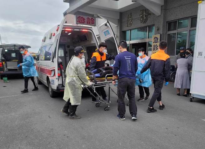 台東霧鹿林道驚傳翻車意外。（讀者提供／蔡旻妤台東傳真）