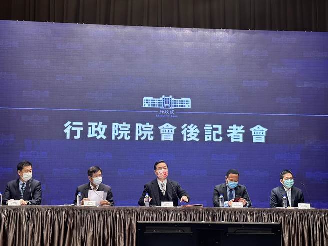 行政院会29日通过内政部「因应全民国防兵力结构调整之替代役配合方案」。（黄婉婷摄）