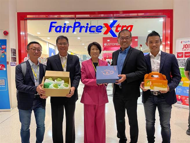 为协助台东凤梨释迦及在地农产品进军海外市场，台东县长饶庆铃率队前往新加坡。（台东县政府提供／蔡旻妤台东传真）