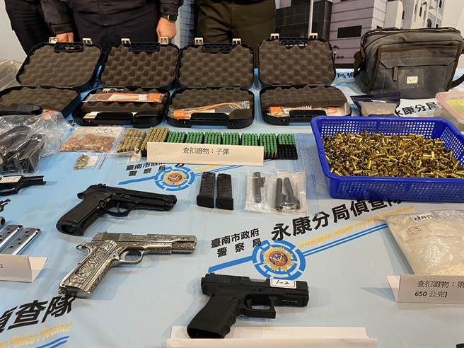 永康警方破获藏身鱼塭的改造枪枝兵工厂。(曹婷婷摄)