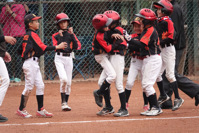 海德社区夺下诸罗山杯低年级组季军。（毛琬婷摄）