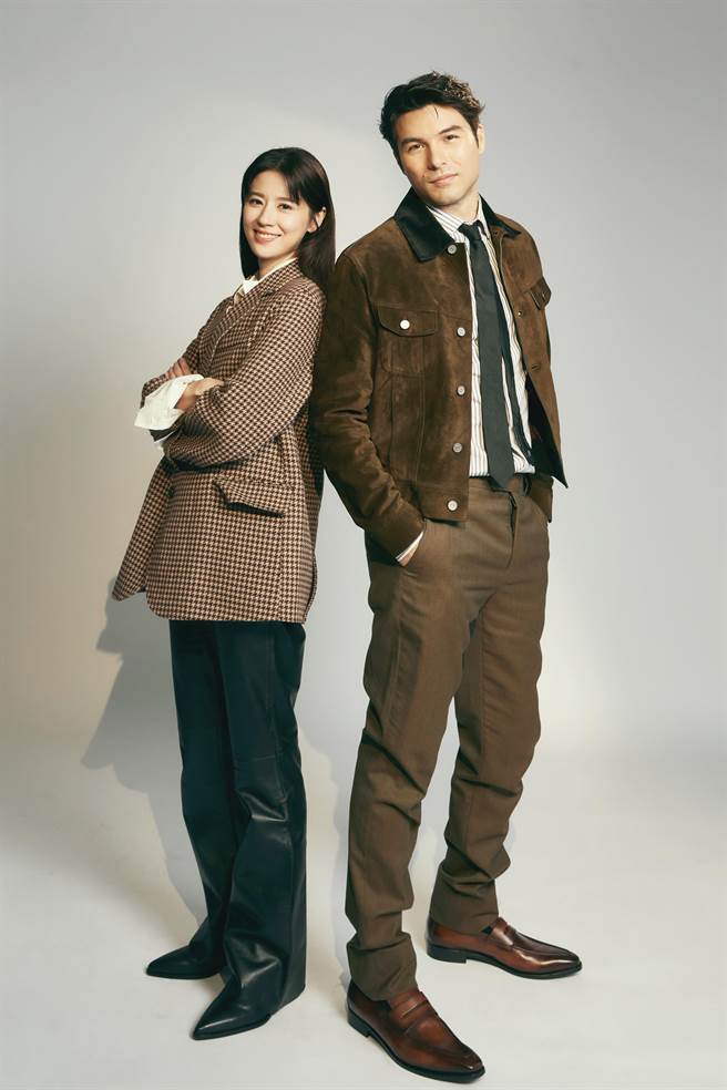 林予晞（左）和凤小岳在剧中有场情绪饱满的情欲戏。（Disney＋提供）