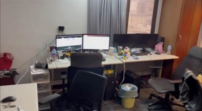 警方查获白男赌博机房。（翻摄照片／崔正纲高雄传真）