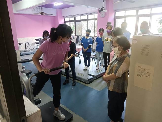 环状健身运动综合体能训练课程。（翻摄照片／高雄洪靖宜传真）