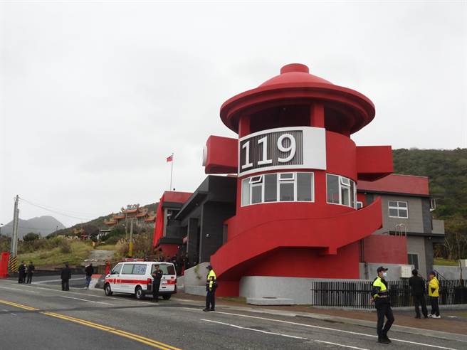 花莲县消防局斥资逾5300万元在丰滨乡东海岸风景区内新建丰滨分队新厅舍，并在旁设置一座「消防栓」瞭望塔供民眾欣赏海景，今启用后，将替丰滨再添1处打卡热点。（罗亦晽摄）