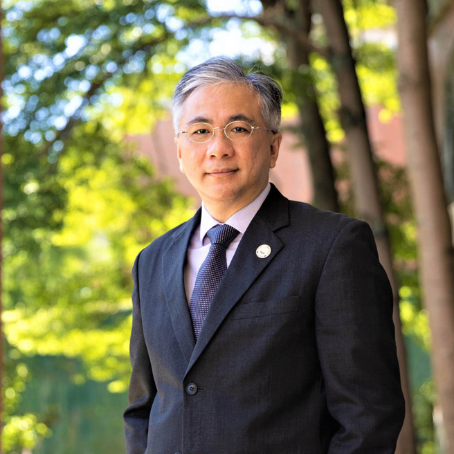 領航員：鄭道明（朝陽科技大學校長）帶領學校團隊專注於科研已見成果，近年來，朝陽科大已連續6年蟬聯英國泰晤士全球最佳大學排名，更接連於多項國際化權威排名上表現傑出，包括進榜世界大學影響力排名、全球最佳年輕大學排名、亞洲地區最佳大學排名、全球新興經濟體大學排名、全球商業及經濟領域排名、全球工程領域排名及全球電腦科學領域排名等，辦學績效卓著。(圖／朝陽科大提供)