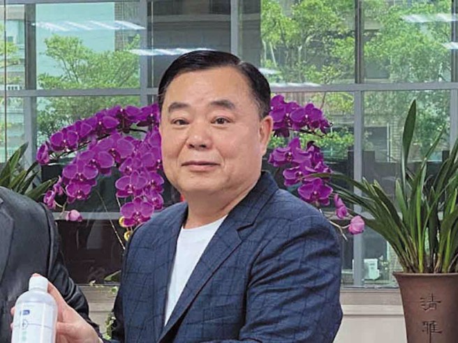  领航员：邱奕胜（桃园市议会议长）第三届桃园市议会维持63席次，未来4年全体议员有一致共识，全力支持地方重大建设，如桃园航空城、绿线捷运、铁路地下化等，府会一心，桃园市议会及议员们身为市民及市政府的桥梁，也会反映民意、监督市政，目标繁荣桃园。(图／桃园市议会)
