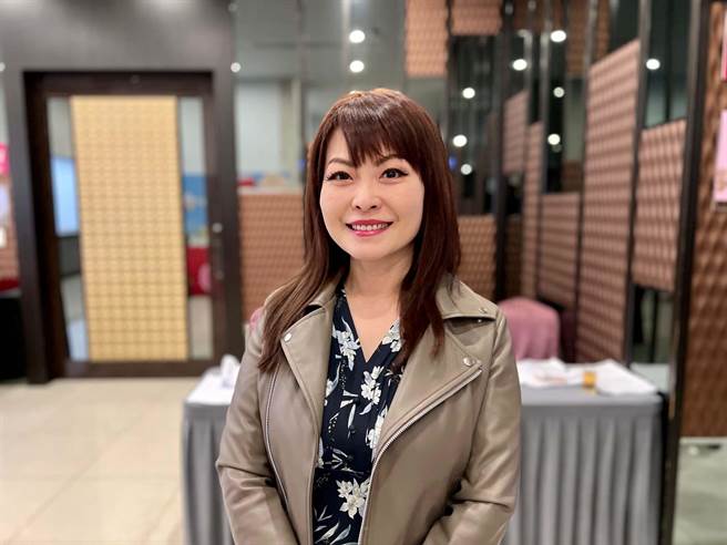 针对国民党歷经正副议长选举的风风雨雨，高市议会国民党团总召陈美雅说，在此时接任总召一职，更感责任重大，未来会加强协调沟通党内与党外，扮演称职的总召角色。（柯宗纬摄）