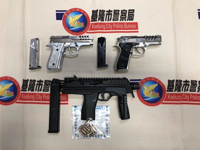基隆市警方28日上午查获黄姓男子持有3把改造枪支以及二级毒品大麻。（基隆市警局提供／张志康基隆传真）
