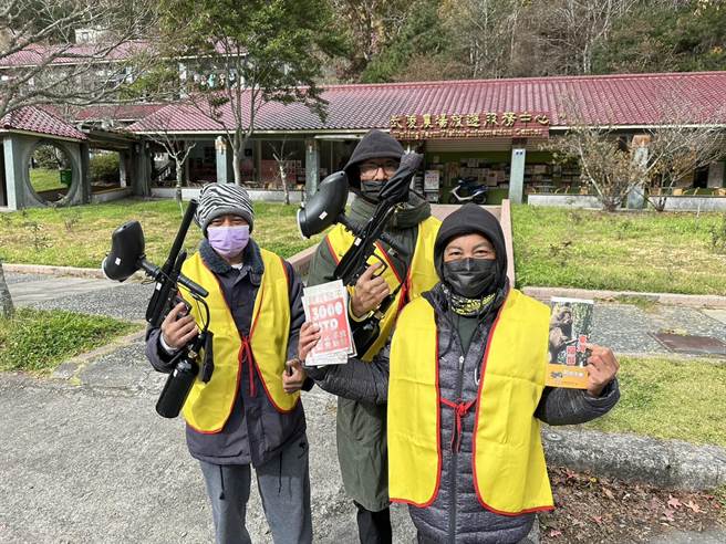 武陵驱猴队29日正式成军，明年元旦开始于武陵地区全区巡护。（东势林管处提供／陈淑娥台中传真）