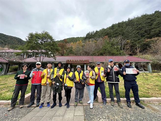武陵驱猴队29日正式成军，明年元旦开始于武陵地区全区巡护。（东势林管处提供／陈淑娥台中传真）