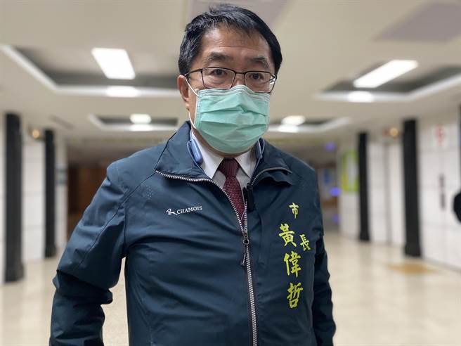 黃偉哲的選票成長了10個百分點，成為民進黨六都中唯二的當選者，加上正副議長皆由民進黨議員當選，達成「完全執政」，卻成為黨內檢討的箭靶，那丟掉北部執政縣市的這些黨內要角，豈不該切腹謝罪？(曹婷婷攝)