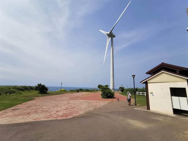 後龍鎮好望角風景區擁有絕佳的發電風車景觀，是後龍鎮公所全力發展的觀光景點。（謝明俊攝）