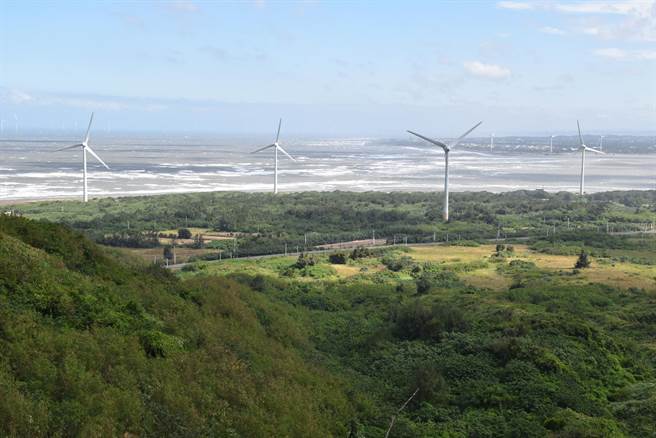 後龍鎮好望角風景區擁有絕佳視野，北方是西湖溪海口。（謝明俊攝）