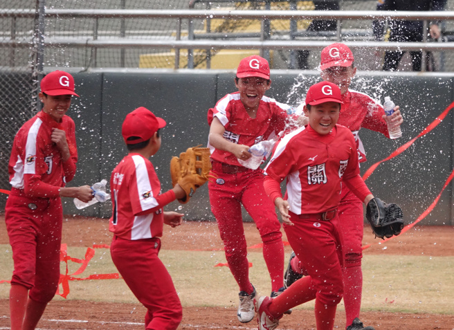 关西国小夺下第25届诸罗山杯高年级组冠军。（毛琬婷摄）