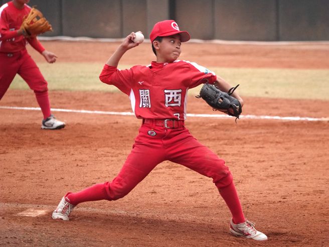 关西国小第2任投手蔡翰菖临危授命缴出5局仅被敲1安、无失分好投。（毛琬婷摄）