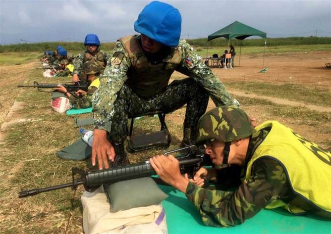 有网友好奇发问「当兵什么时候最硬」，意外钓出一群老学长热烈讨论。（示意图／报系资料照）