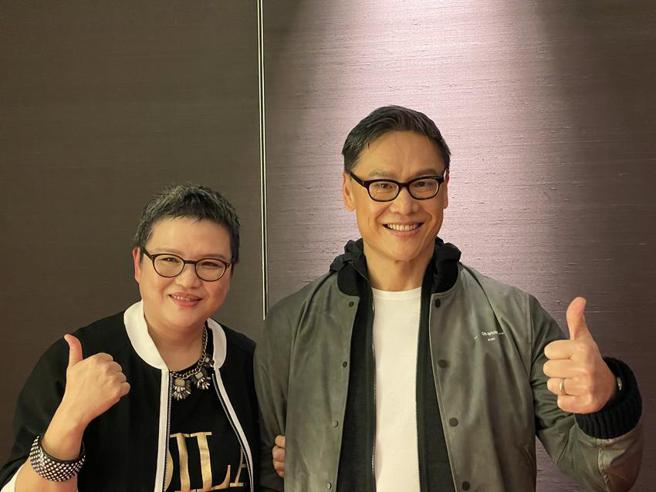 （瓦城泰统集团董座徐承义、总座廖梅淳表示，看好国内外餐饮市场復甦，明年加速展店、筹备新品牌及抢攻美国市场等。图／邱莉玲）