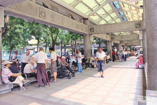 街友被偷300元，报案后不幸猝死。（本报资料照片）