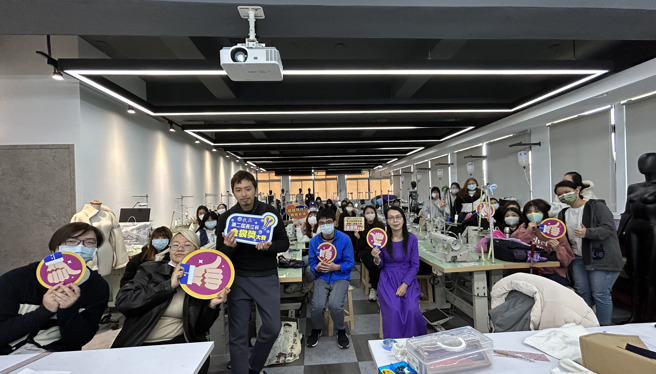 长江杯金裳奖校园说明会来到万能科技大学时尚造型设计系。（图/长江杯金裳奖执委会提供）