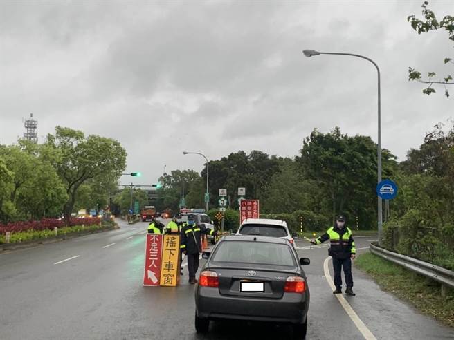 警方在元旦连假期间，将加强交通疏导工作。（翻摄照片／林郁平台北传真）