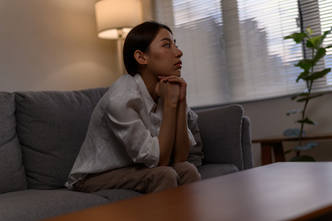 女网友想带与前夫生的孩子会婆家围炉，公婆却说该孩子不是他们家的，不让孩子进家门，但该女网友说小婶（丈夫弟弟的妻子）却就能带朋友一起围炉。（示意图/shutterstock）