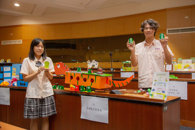 举办儿童教玩具竞赛研习活动，既可培养学生现场解说的实战能力，同时透过教玩具实体展示，让学生相互激盪与启发。(照片/嘉南药理大学提供)