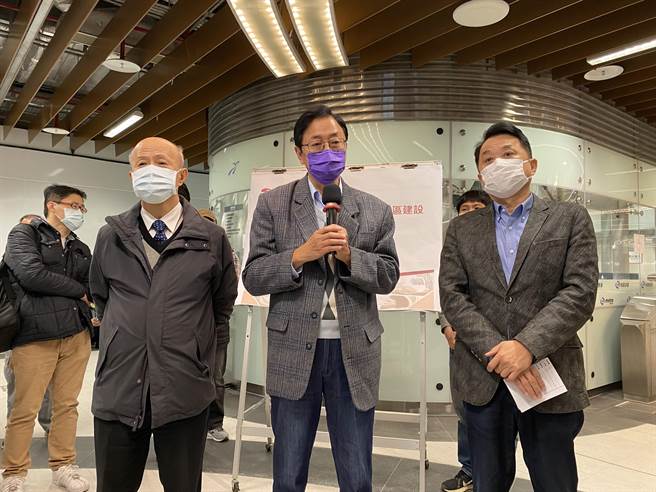 桃园市长张善政上任后首场视察行程，今与立法院交通委员会赴机捷A22老街溪站考察。（蔡明亘摄）