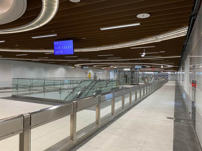 机捷A22老街溪站的号志系统仍在整合测试中，力拚明年2月底测试完成。（蔡明亘摄）