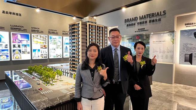 藏美建设携手国扬集团在高雄凤山93期重划区，推出「藏美东京都」首购宅，29日与汉来大饭店旗下「汉来国际物管」签约。（柯宗纬摄）