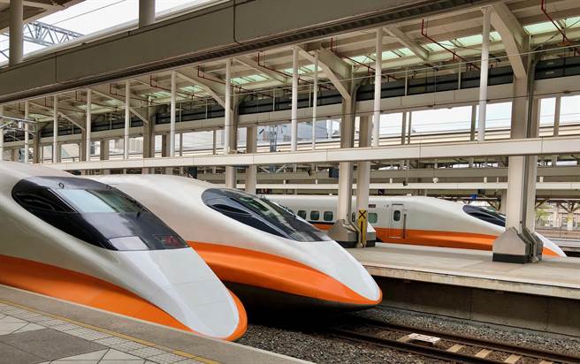 交通部长王国材28日在立院备询时提及，高铁延伸屏东部分路线研拟与「高雄－屏东间东西向第2条快速公路」（简称高屏2快）共用路廊。（谢佳潾摄）