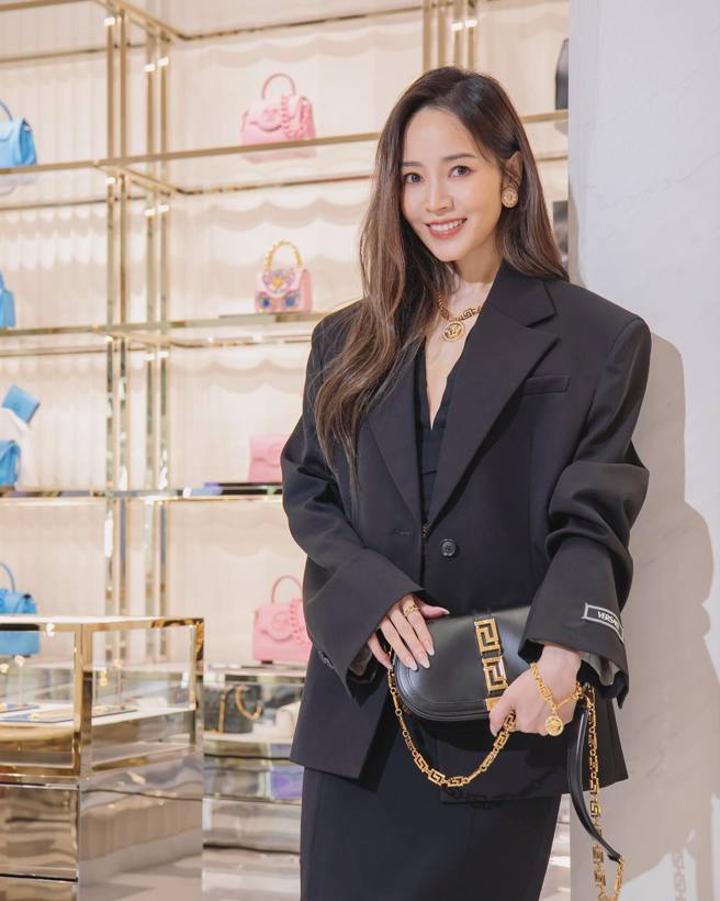 侯佩岑长相甜美，又有高学歷加持，气质知性优雅。（图／facebook）