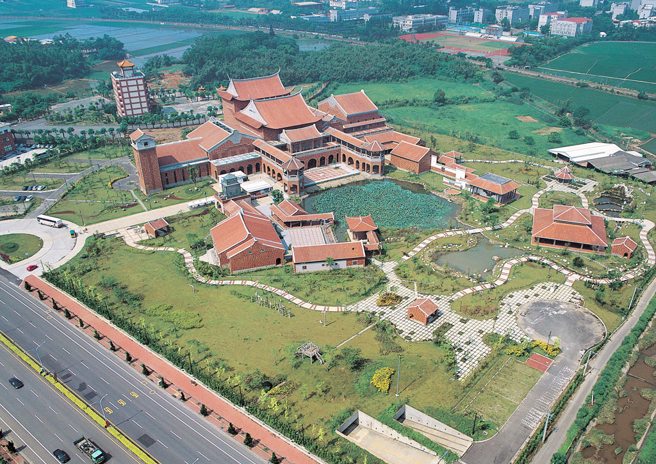 嘉义县表演艺术中心 园区面积约6.6公顷，闽南式建筑散发古典韵味。(图／嘉义县表演艺术中心)

