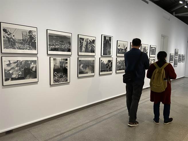 南方澳漁港是台灣三大漁港之一，此次展出《映像‧南方澳》，不但能與地方連結，也是沈昭良自日本留學返台後，第一個走向社區的作品。（吳佩蓉攝）