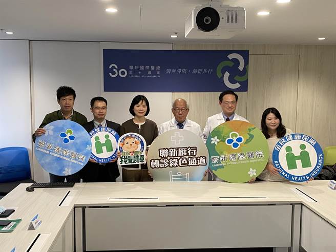 健保署北区业务组今年成立12个急重症联防合作团队，桃园市联新国际医院是唯一急性脑中风急重症联防合作主责医院，透过单一联繫管道与跨院沟通，大幅缩短病患转诊时间，守护桃竹苗地区急性脑中风病人。（蔡明亘摄）