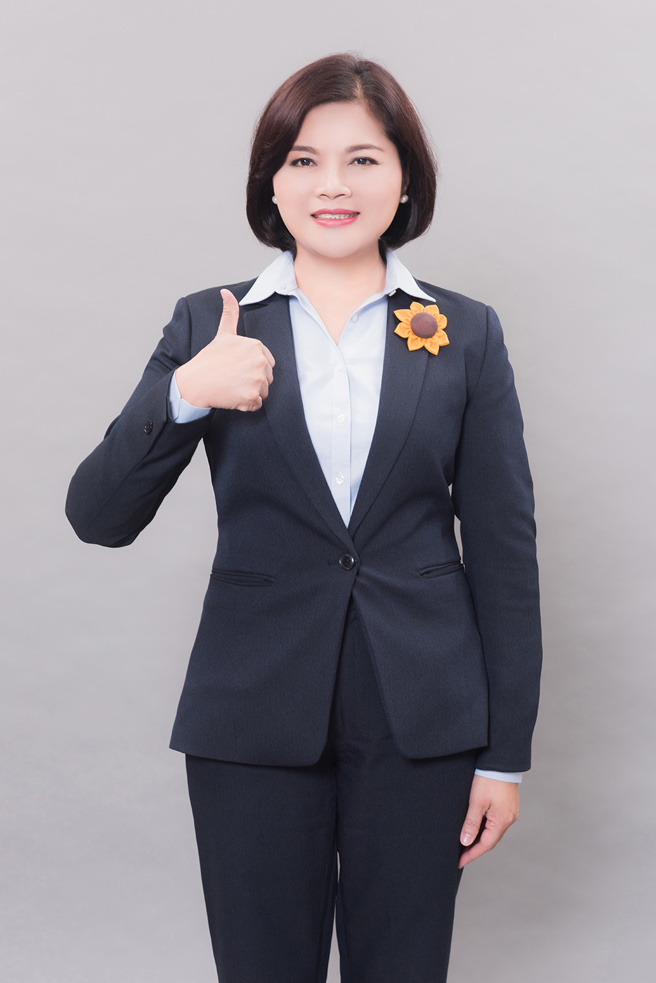  ▲領航員：張麗善（雲林縣長）。雲林縣空氣品質維護工作，2020、2021連兩年獲環保署空氣品質維護或改善工作執行績效評比「特優」，感謝同仁用心及民眾配合，努力的成果人民感受得到也獲中央的肯定，縣府將繼續致力改善空氣品質，讓鄉親呼吸乾淨的空氣，邁向潔淨家園與綠能永續發展。(圖／雲林縣環保局提供)

