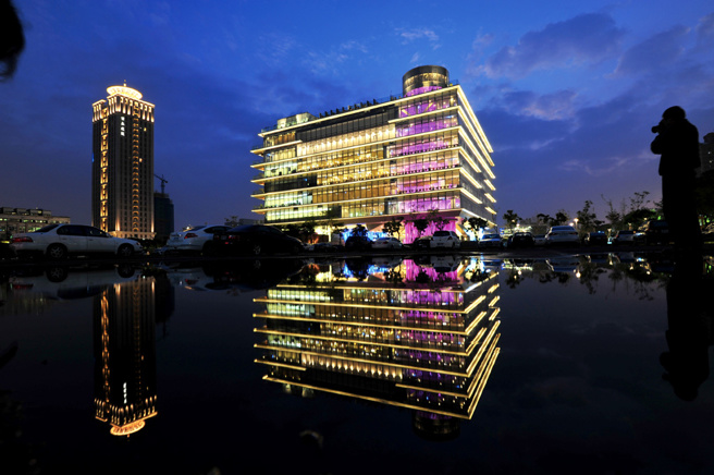 高雄市立圖書館。(圖／高雄市政府地政局)
