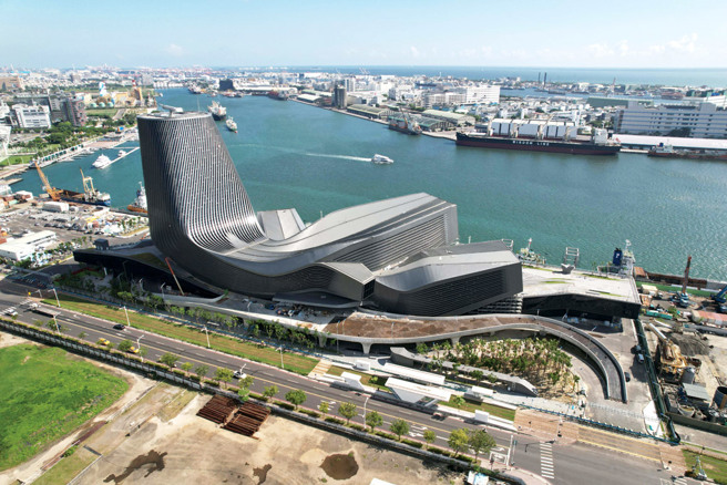 高雄港埠旅運中心。(圖／高雄市政府地政局)
