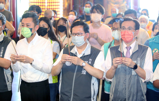 郑运鹏(右起)、郑文灿及林智坚在论文抄袭风波中，没有诚信及双标的表现被选民所反感。（中时资料照／范扬光摄）