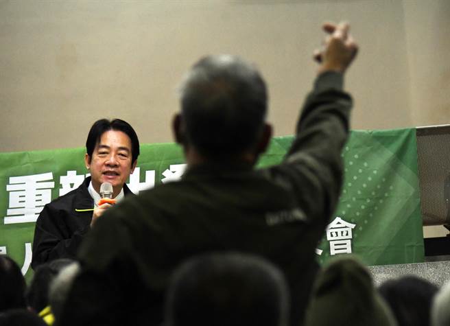 民进党主席补选候选人、副总统赖清德今天晚间在台东举办政见发表会，民眾炮声隆隆。（庄哲权摄）