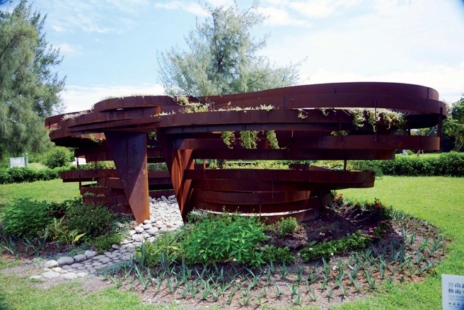 南迴藝術季作品中的「層山」進駐台東森林公園。(圖／台東縣議會)

