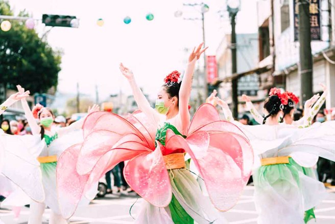 新丁粄节踩街活动磅礡登场。(图／臺中市政府客家事务委员会提供)



