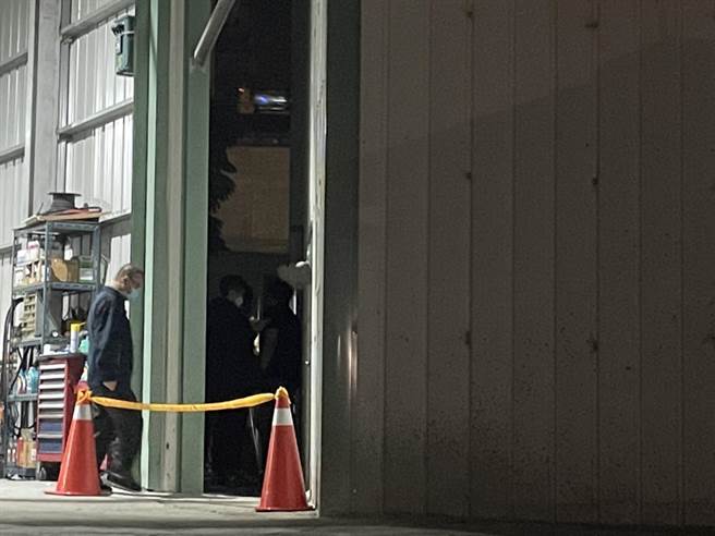 大寮一間廠房今爆發槍案。（洪靖宜攝）