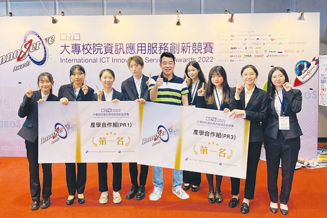 中原大学资管系学生善用资讯管理技术解决问题，连续五年获得全国大赛冠军。图／中原大学提供