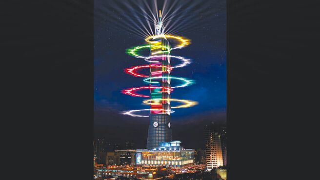 台北101跨年烟火将有多种来自台湾和欧洲的新颖花色烟火，更首度结合光束灯、雷射等户外光效展演。（台北101提供／张芷瑜台北传真）