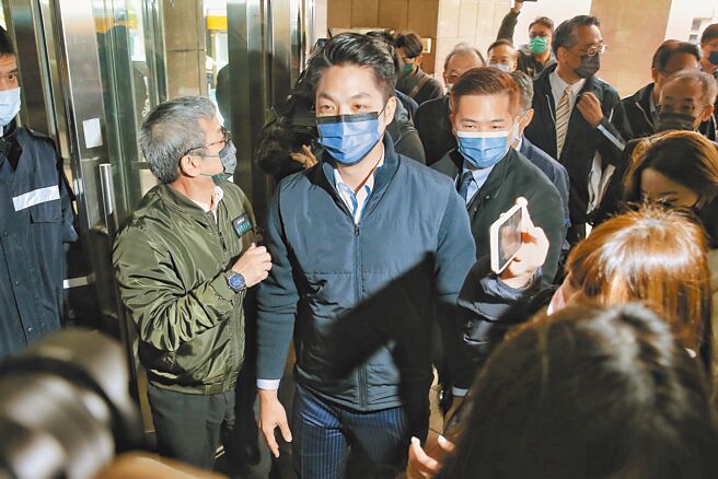 台北市長蔣萬安28日視察北市捷運局、台北捷運公司，了解捷運工程進度與跨年捷運營運情形。（杜宜諳攝）