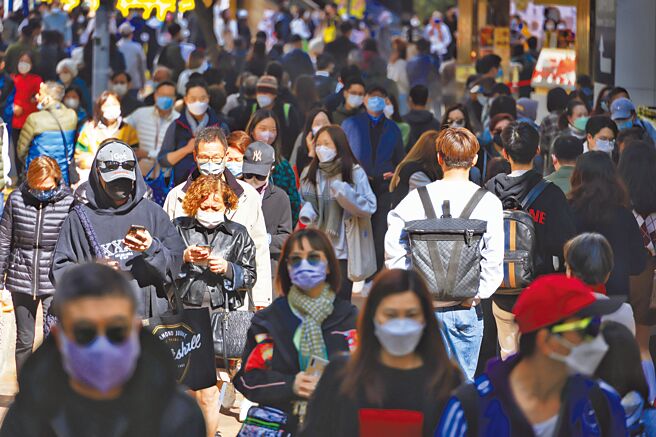 根據日本共同社引述消息人士指出，香港目前正積極尋求加入《區域全面經濟夥伴協定》（RCEP），更傳出RCEP方面已展開協調，按照規定，最早會在明年夏季以後加入。圖為香港街頭人來人往。（中新社）