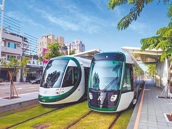 万眾期盼的跨年、元旦假期即将到来，高屏地区预计会涌入大量人流，为了避免轻轨瘫痪交通，高市府宣布跨年夜「梦时代站」及「凯旋中华站」傍晚5时后不上、下客。（本报资料照片）