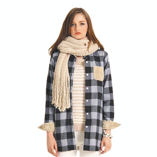 SOGO忠孝馆Corpo×舒眠绒毛发热法兰绒衬衫外套，原价1299元，特价299元，限量20件。（SOGO提供）