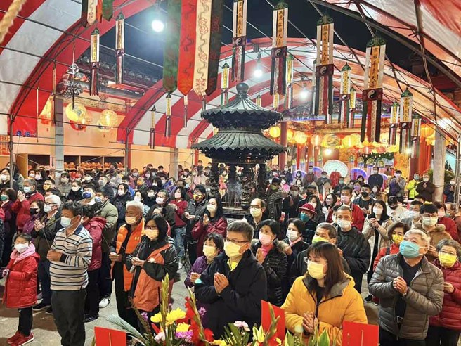 ▲元清观玉皇大帝万寿庆典信眾络绎不绝前来参拜。
